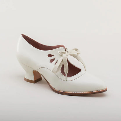 Women's Vintage Lace-Up Leather Heels